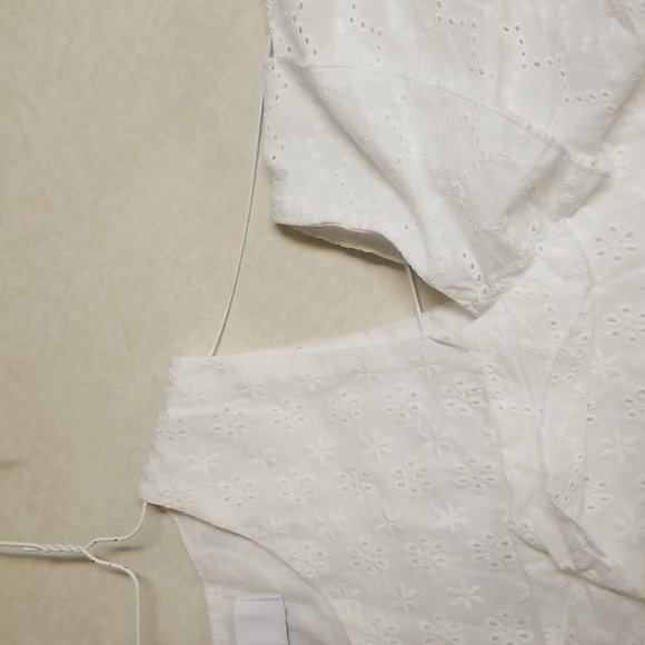 Textile Elizabeth James Eyelet Peplum White Top size 2x NWOT - Picture 9 of 11